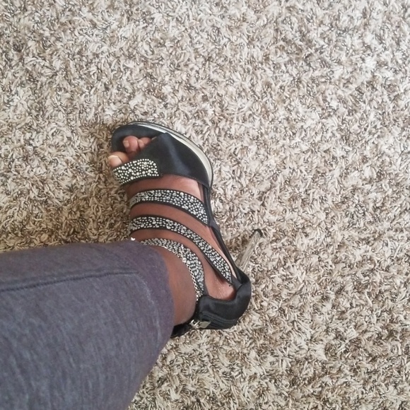 Shoes - Picture 3 of 4